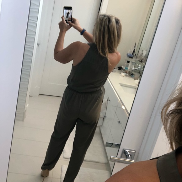 Dark khaki pantsuit. Sz sm polyester, pockets - Picture 3 of 9